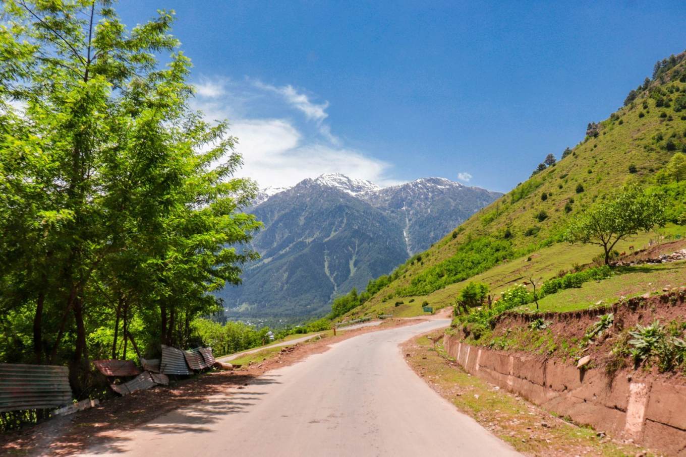 Kashmir Deluxe Packages