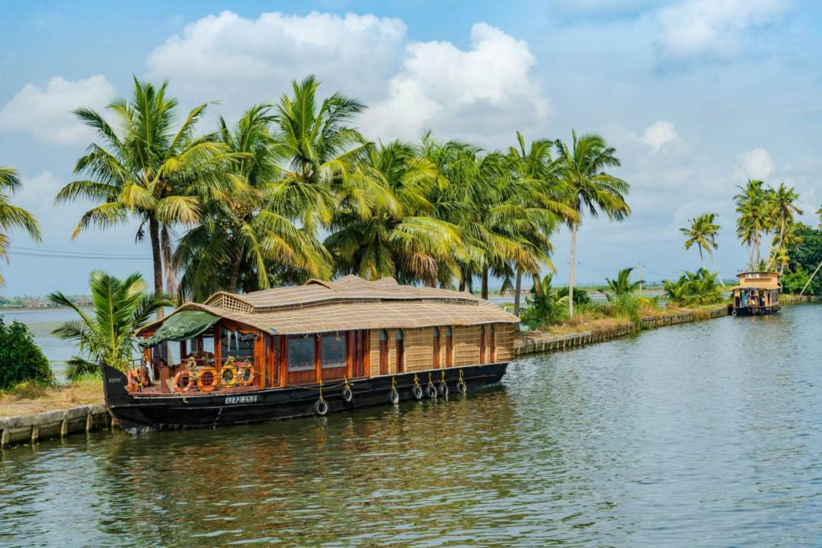 Kerala Deluxe Altra Packages